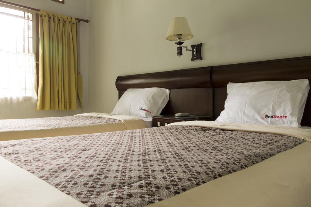 Reddoorz @ Setrasari Hotel Bandung Ruang foto