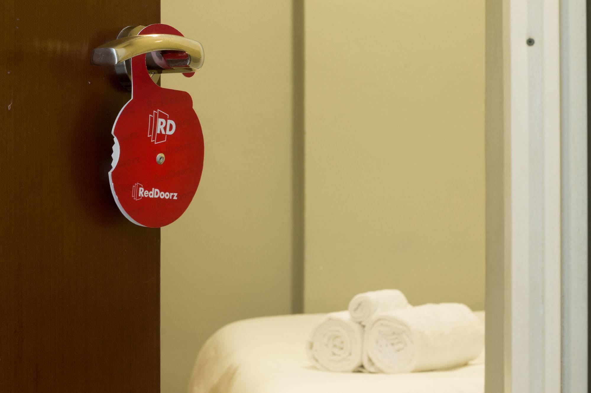 Reddoorz @ Setrasari Hotel Bandung Bagian luar foto